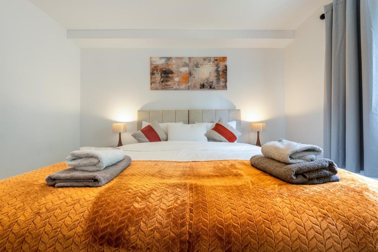 Apartmán Ashview 6 - Heathrow - Windsor - Free Parking Staines-upon-Thames Exteriér fotografie