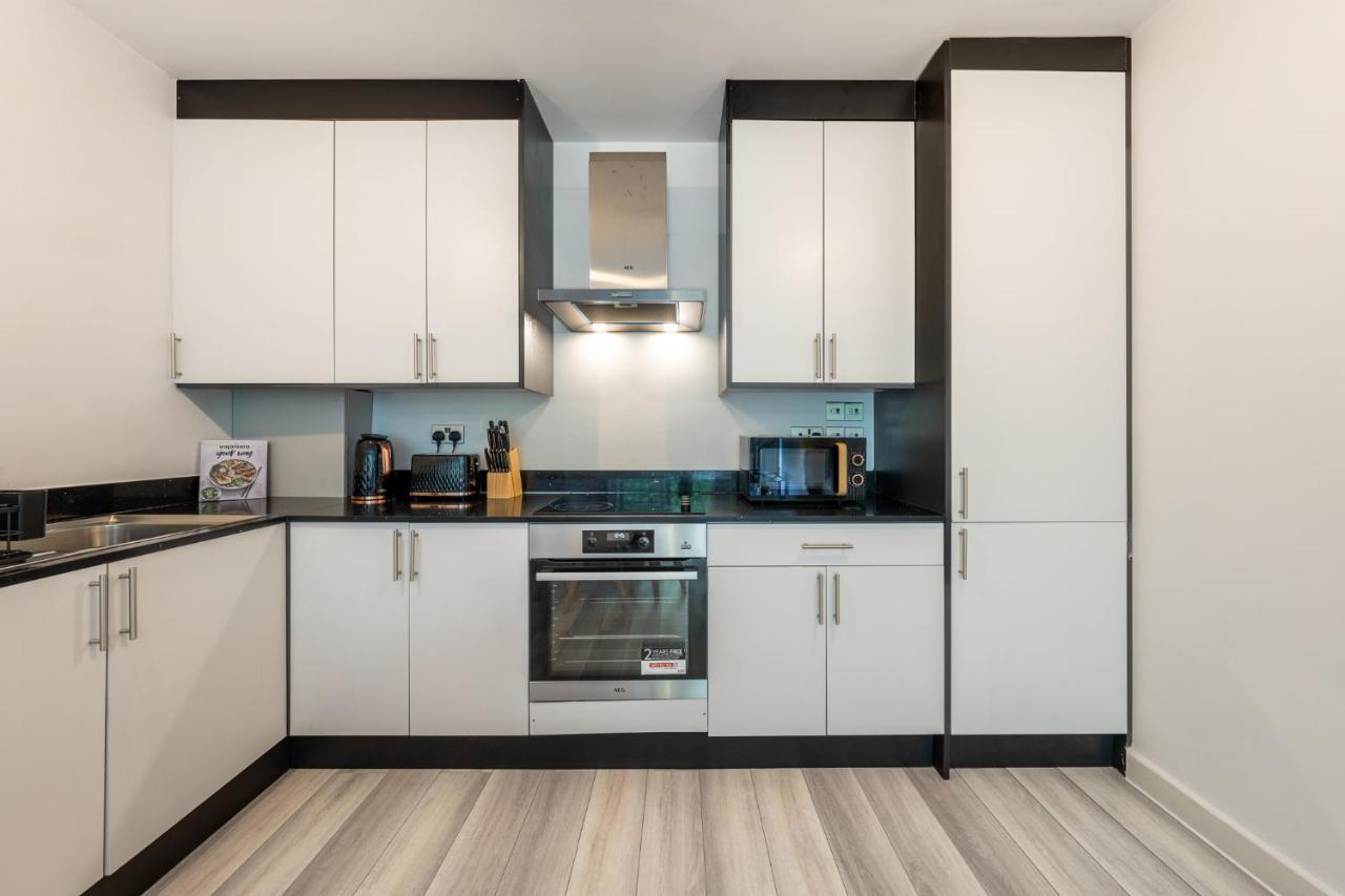Apartmán Ashview 6 - Heathrow - Windsor - Free Parking Staines-upon-Thames Exteriér fotografie