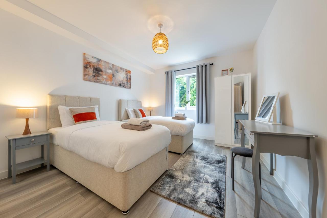 Apartmán Ashview 6 - Heathrow - Windsor - Free Parking Staines-upon-Thames Exteriér fotografie